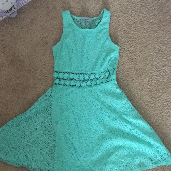Dress - Picture 2 of 3